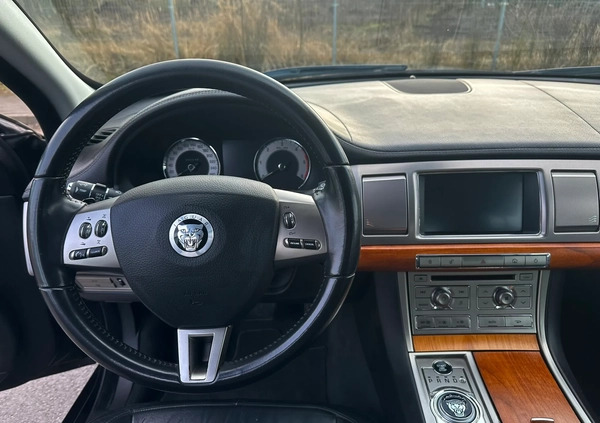 Jaguar XF cena 39900 przebieg: 217000, rok produkcji 2011 z Poznań małe 379